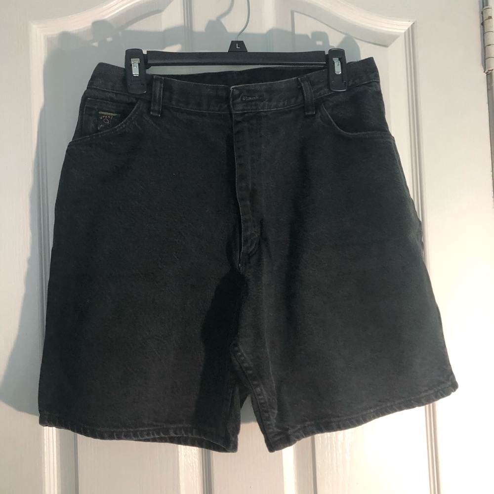 Wranglers GUC black Bermuda jean shorts size14